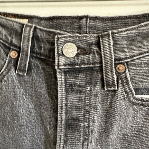 Levi’s Washed Black Premium Denim Classic Raw Hem High Waisted Jeans size 27 EUC - Picture 4 of 10